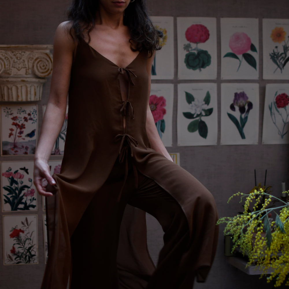 
                  
                    Conjunto gasa kaki pantalon + top largo
                  
                