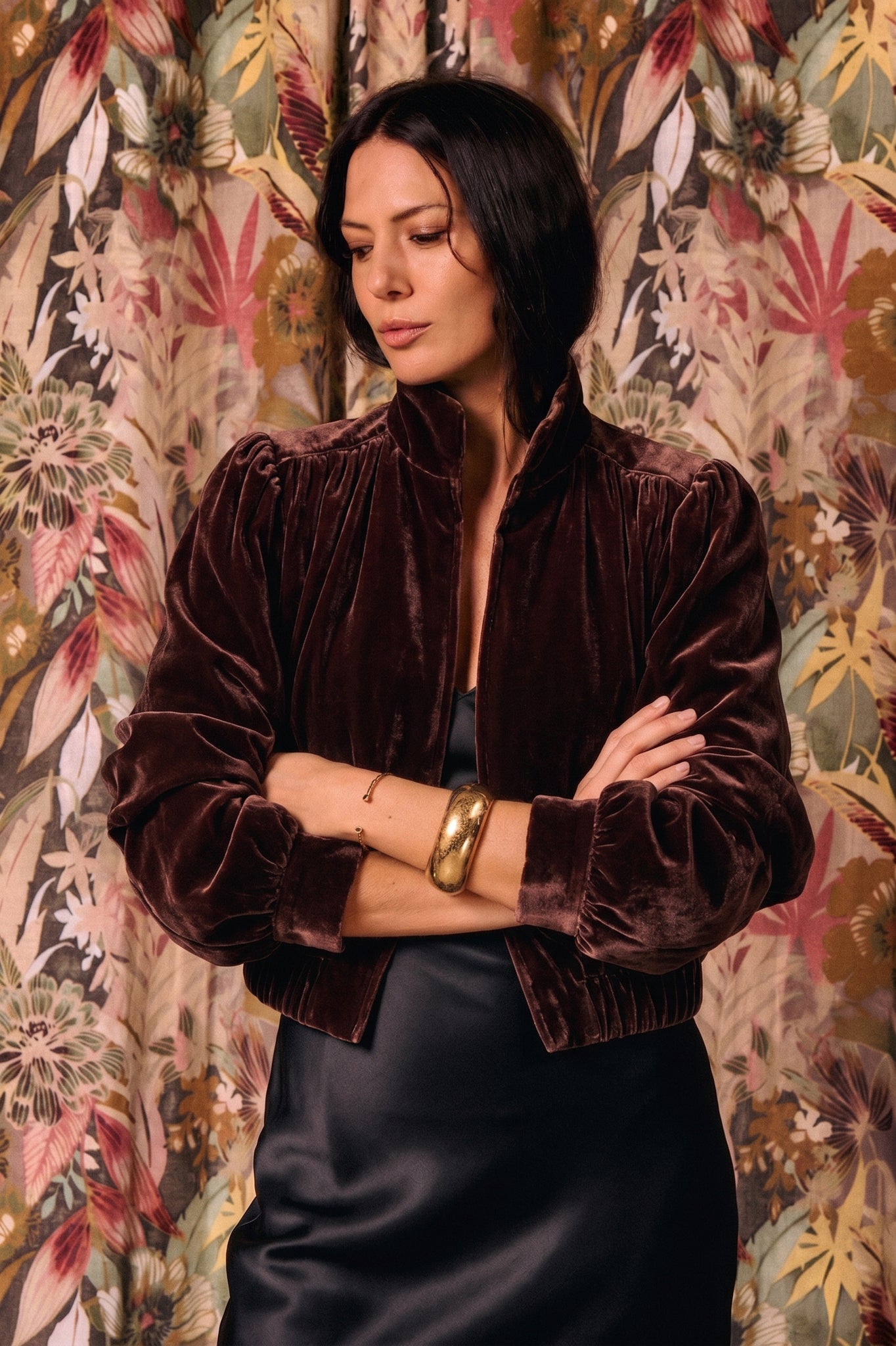 
                  
                    CHAQUETA BOMBER TERCIOPELO CAFE
                  
                
