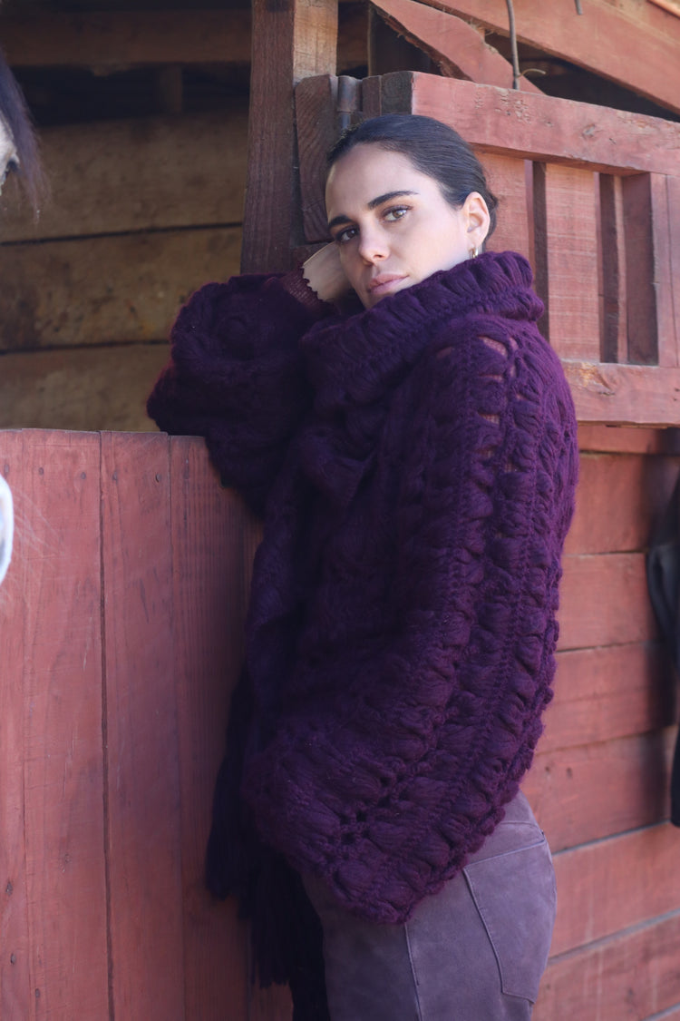 
                  
                    Sweater Burdeo
                  
                