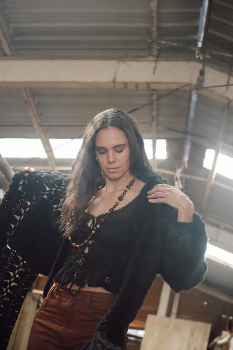 
                  
                    Cardigan Negro
                  
                