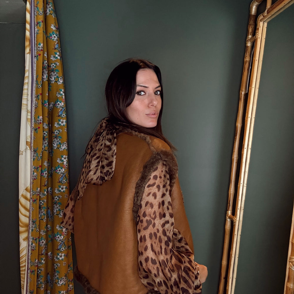 
                  
                    Chaqueta Borrego Reversible Camel
                  
                