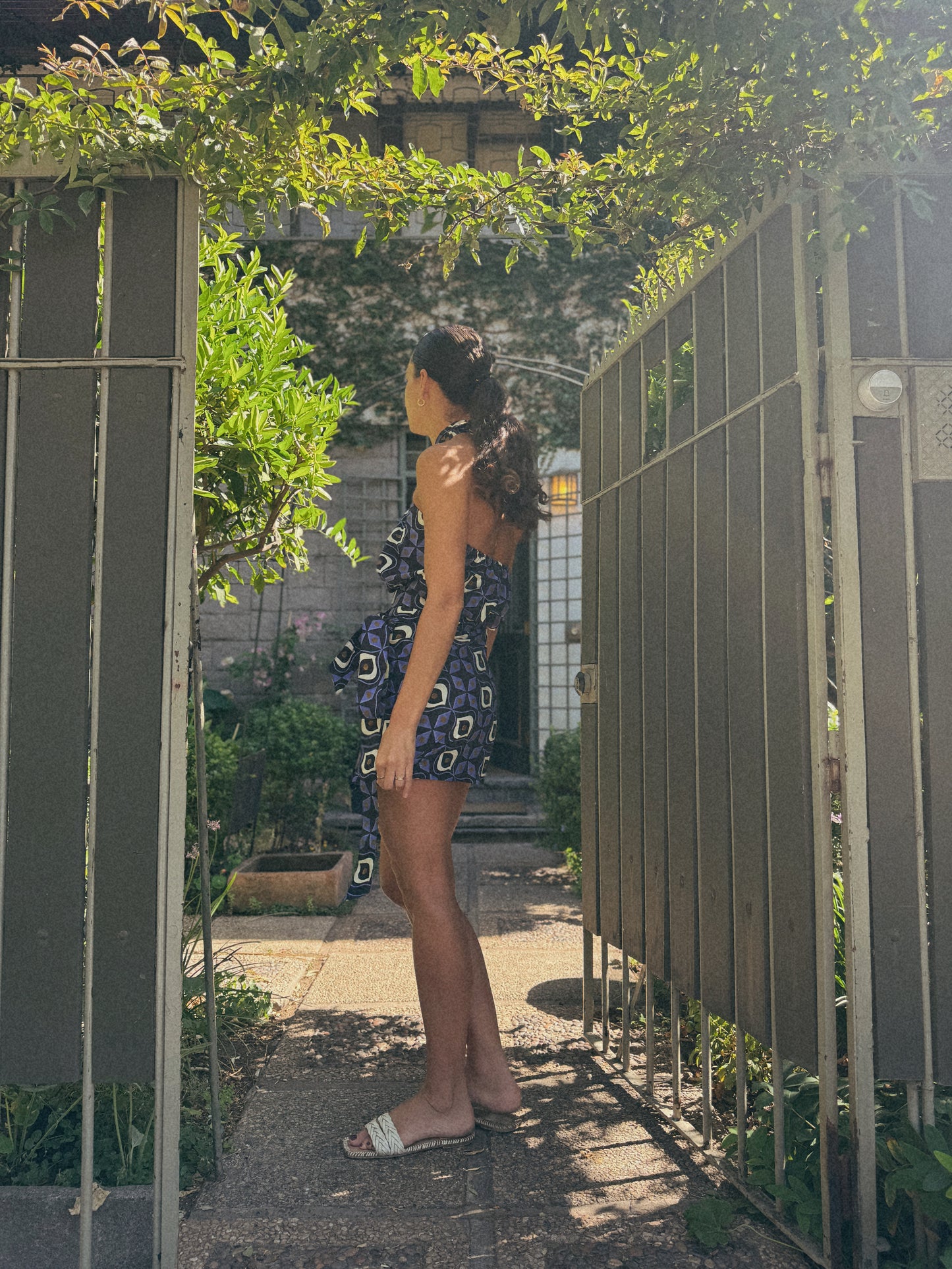 
                  
                    Top halter geometrico azúl
                  
                