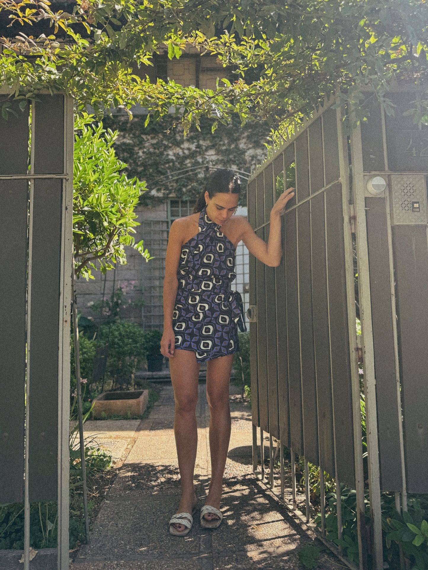 
                  
                    Top halter geometrico azúl
                  
                