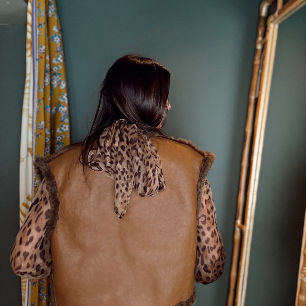 
                  
                    Chaqueta Borrego Reversible Camel
                  
                