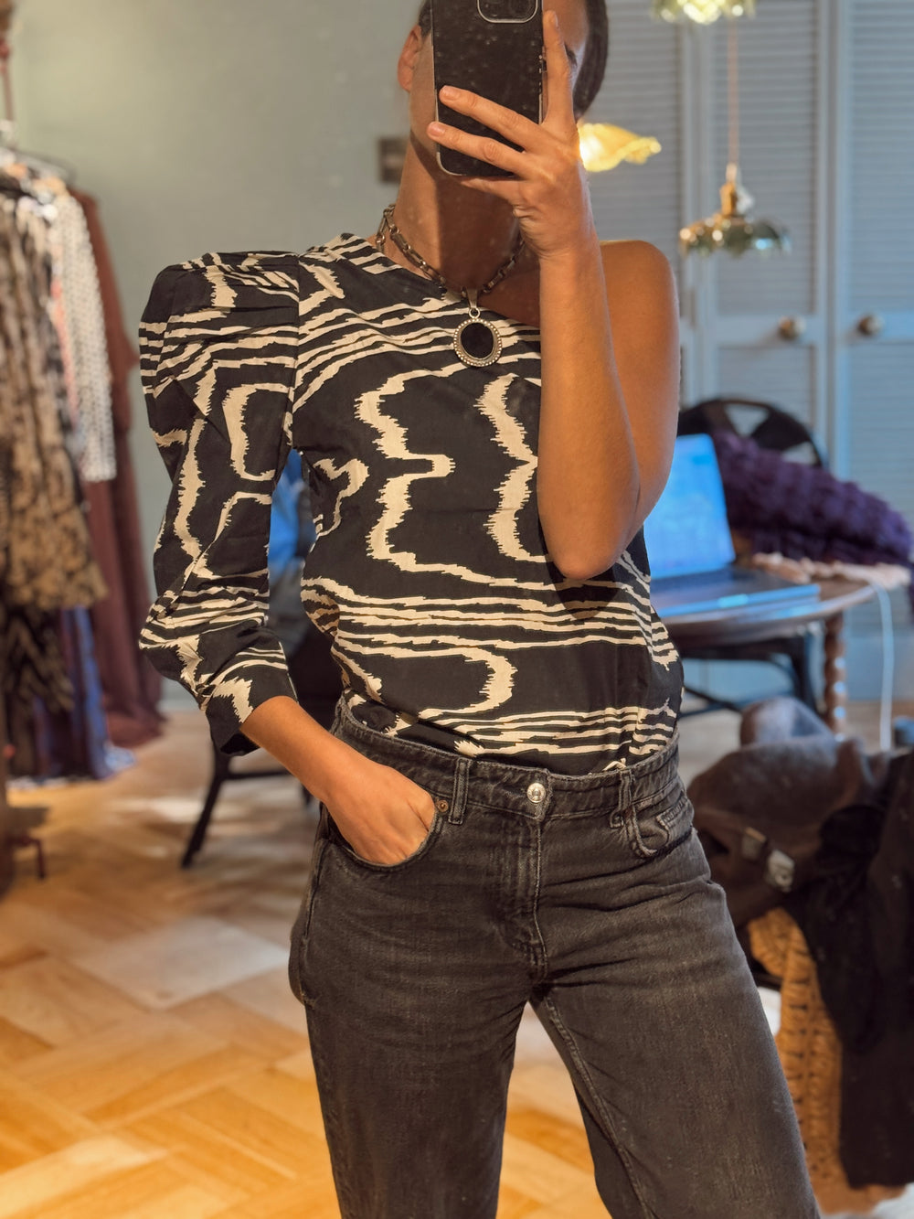 Blusa 1 hombro étnica negra
