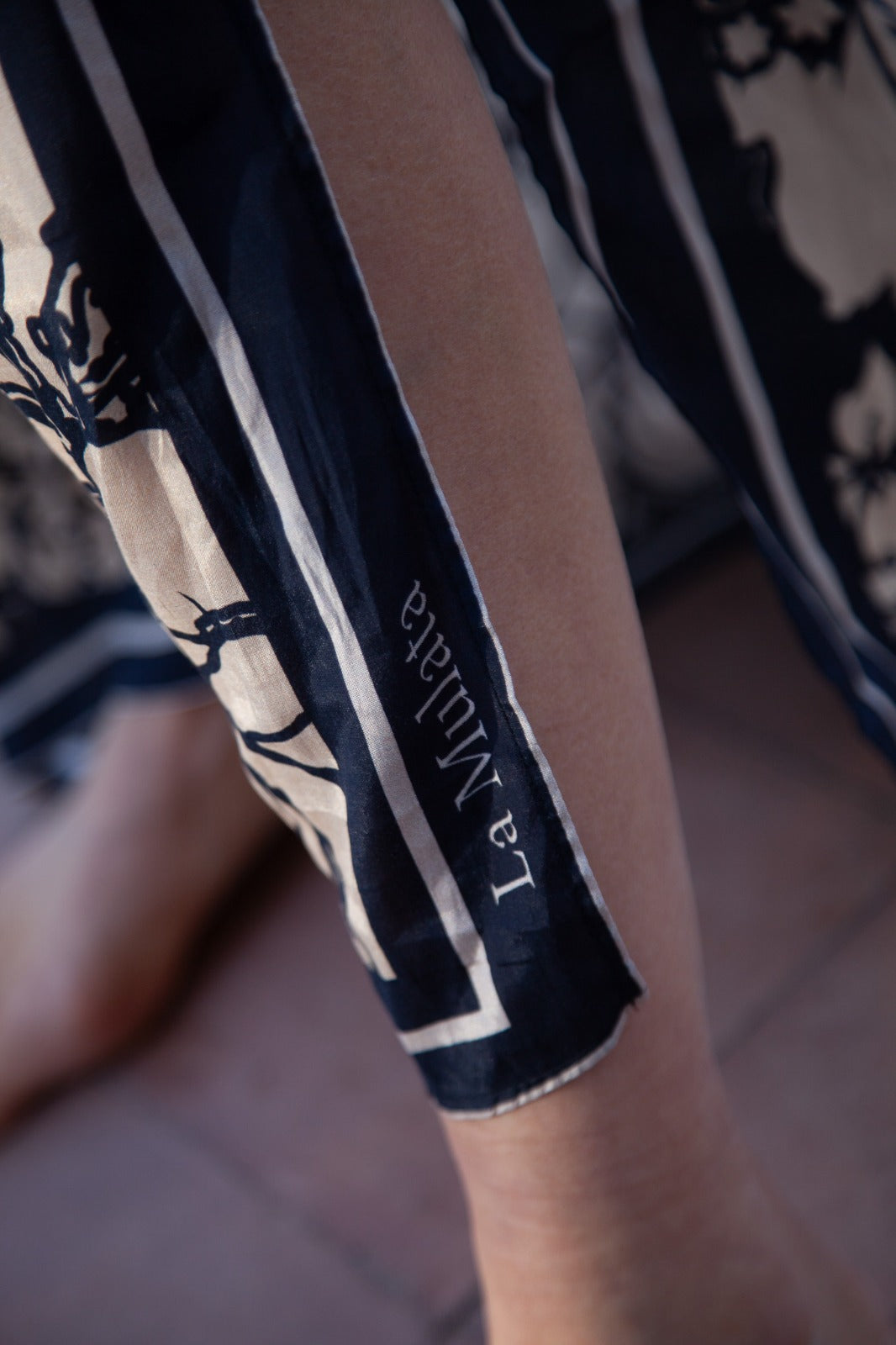 
                  
                    Pareo flores negro beige
                  
                