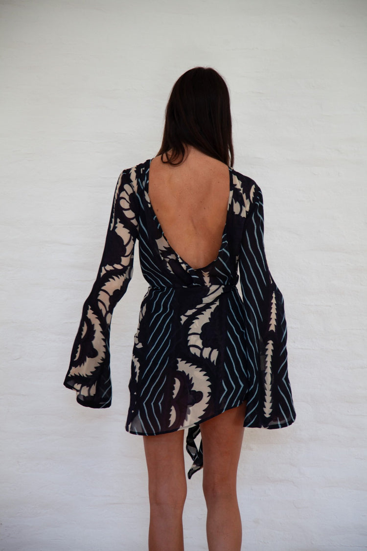 
                  
                    Vestido rococo negro
                  
                