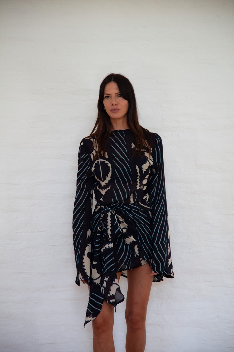 
                  
                    Vestido rococo negro
                  
                