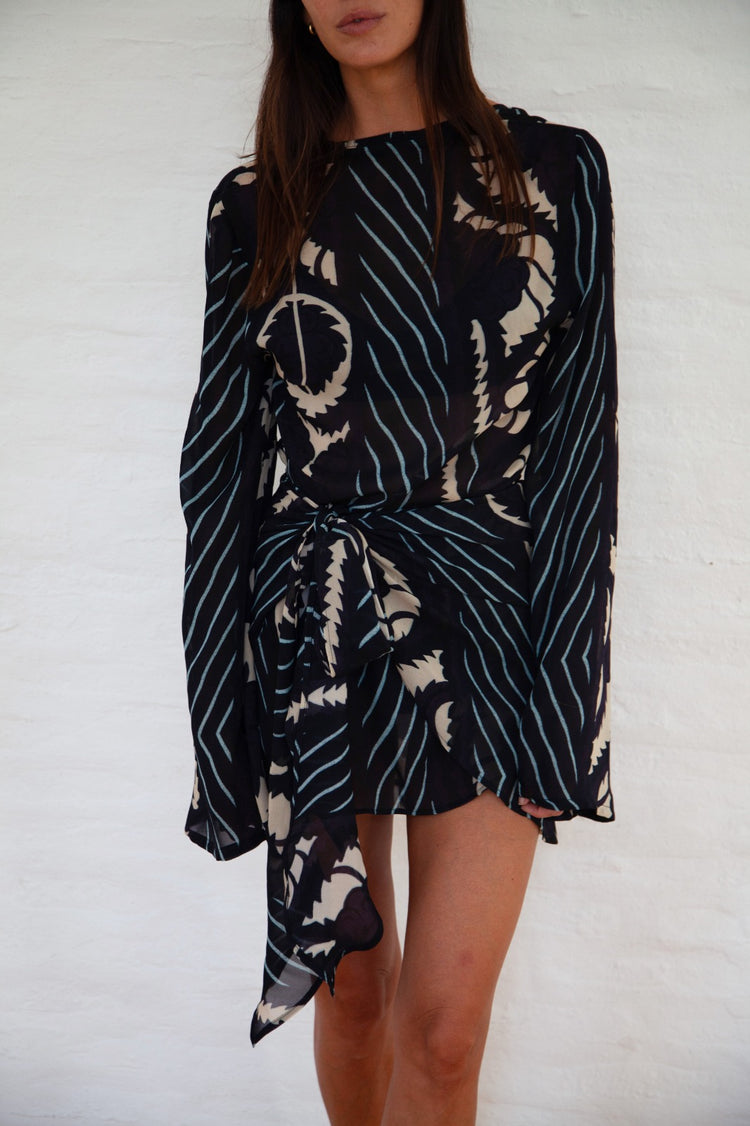 
                  
                    Vestido rococo negro
                  
                