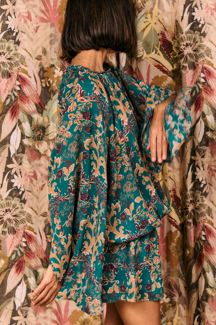 
                  
                    VESTIDO FLORES TURQUESA
                  
                