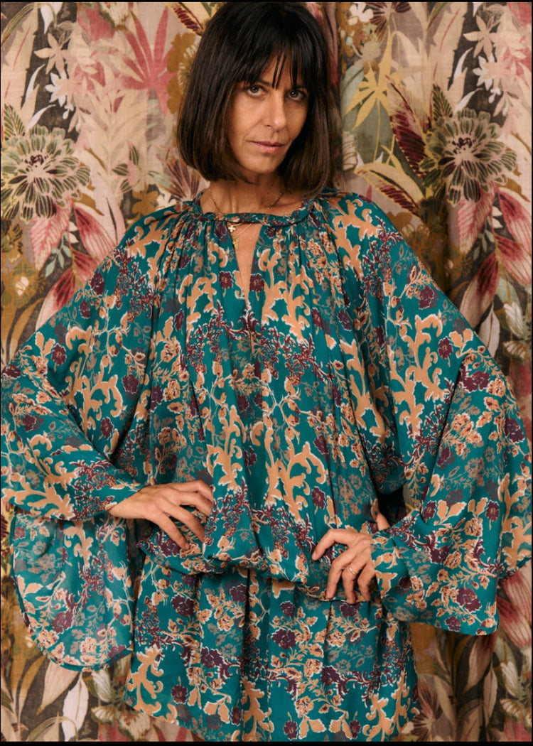 
                  
                    VESTIDO FLORES TURQUESA
                  
                