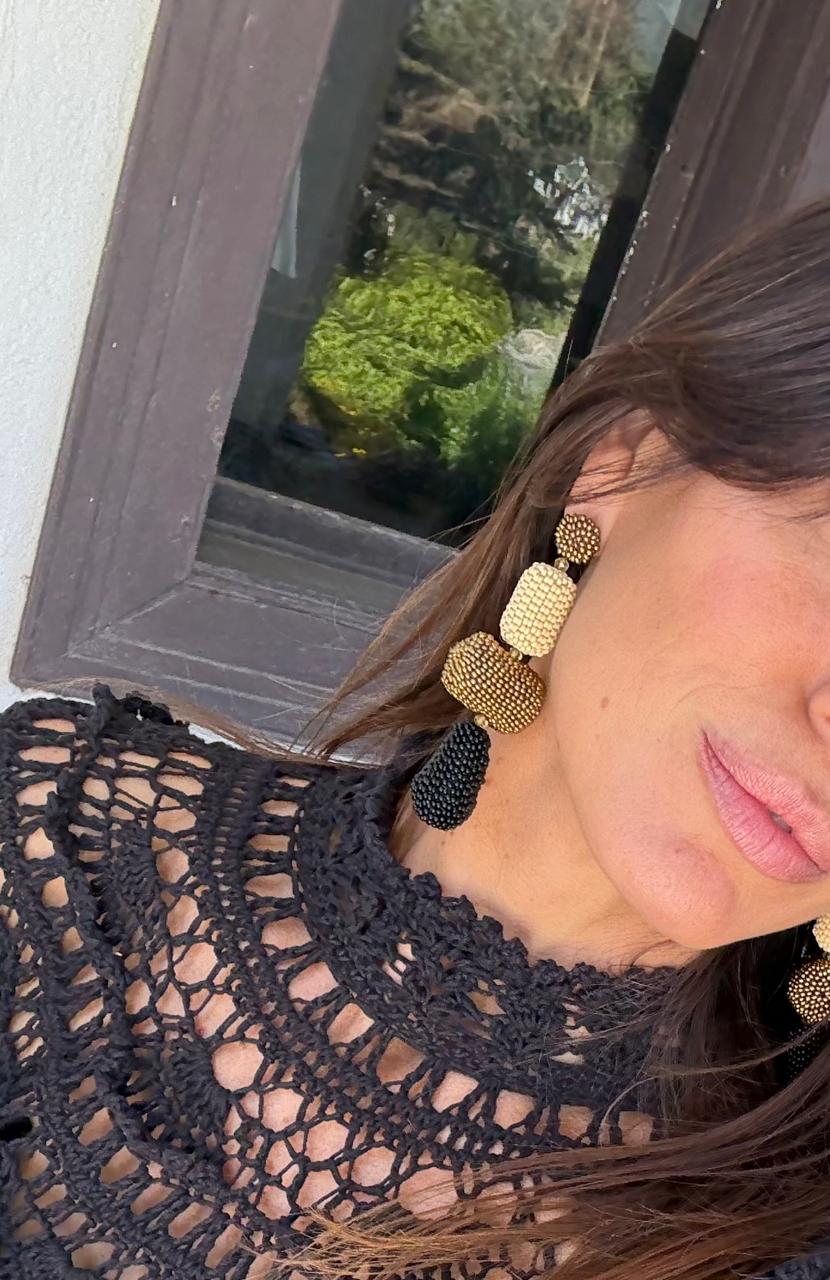 
                  
                    Aros gota crudo - dorado - negro
                  
                